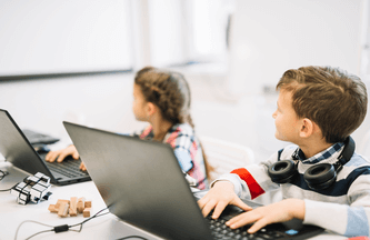 تعليم البرمجة للاطفال أكاديمية المبرمج الصغير