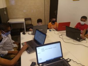 تعليم البرمجة للاطفال في اكاديمية المبرمج الصغير